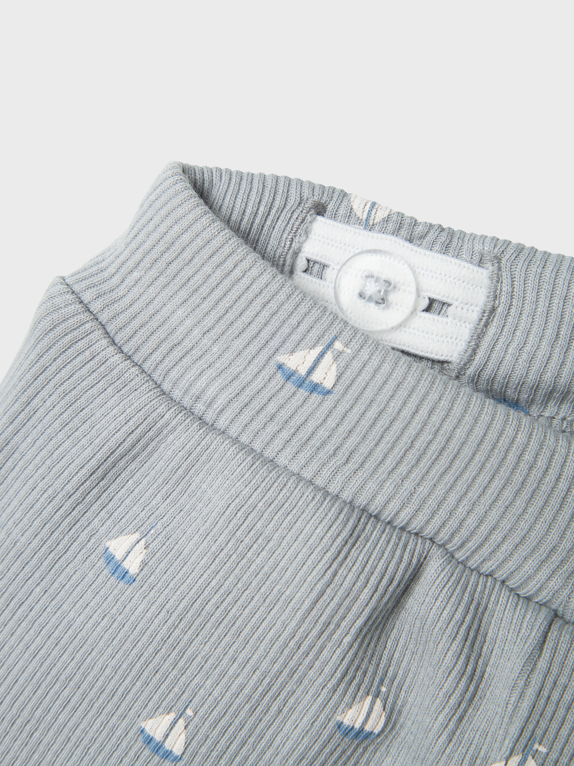 model_shot-front_full